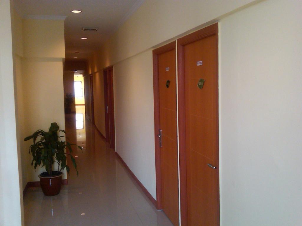 Green Leaf Inn Pontianak Exterior photo