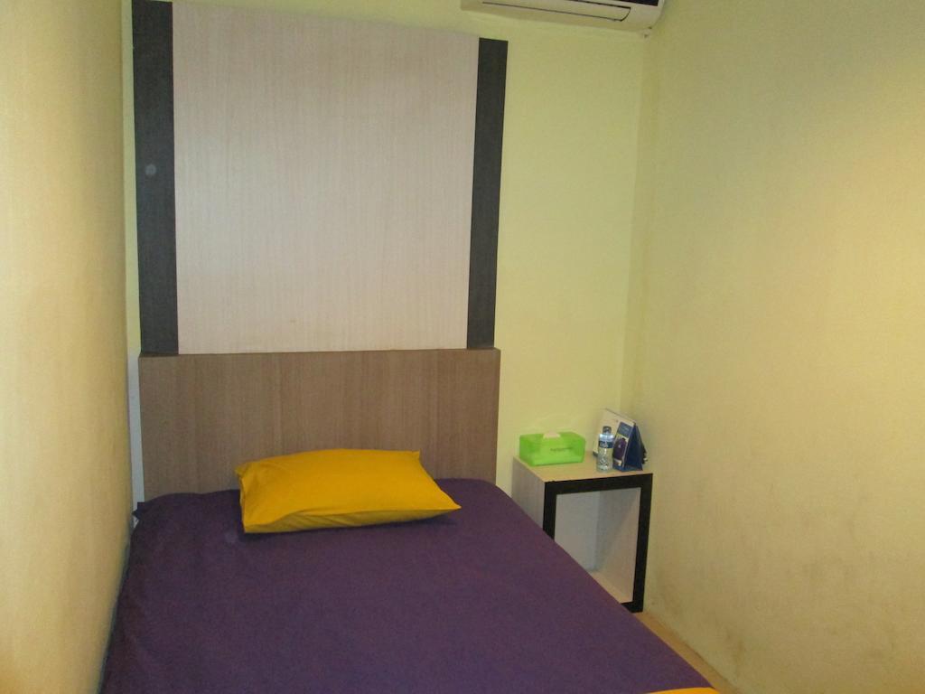 Green Leaf Inn Pontianak Room photo